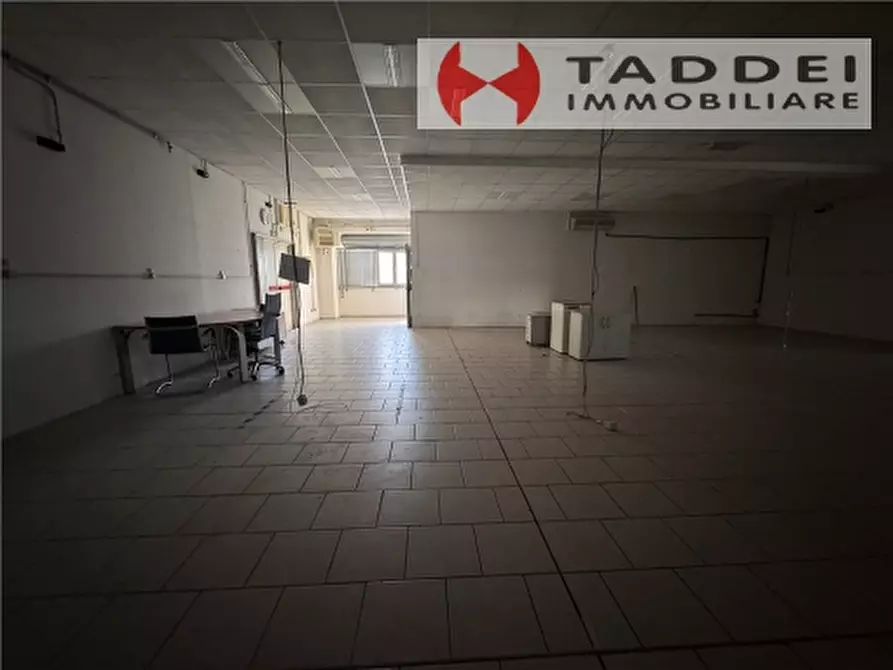 Immagine 10 di Magazzino in vendita  a Scandicci