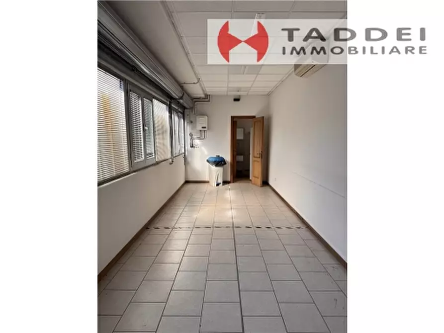 Immagine 13 di Magazzino in vendita  a Scandicci