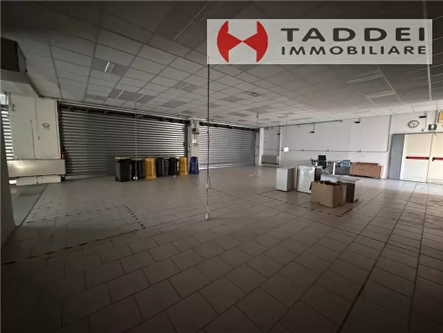 Immagine 15 di Magazzino in vendita  a Scandicci