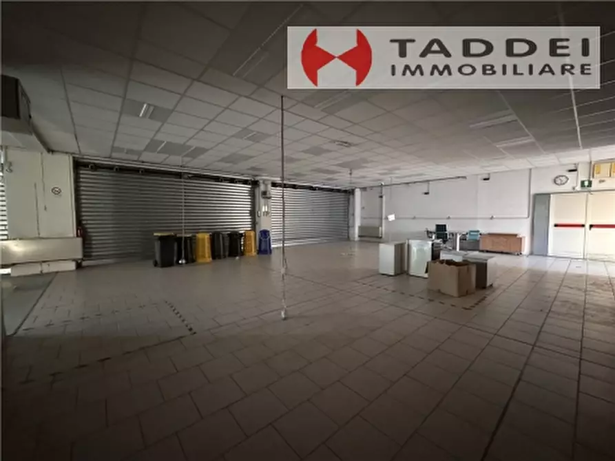 Immagine 16 di Magazzino in vendita  a Scandicci