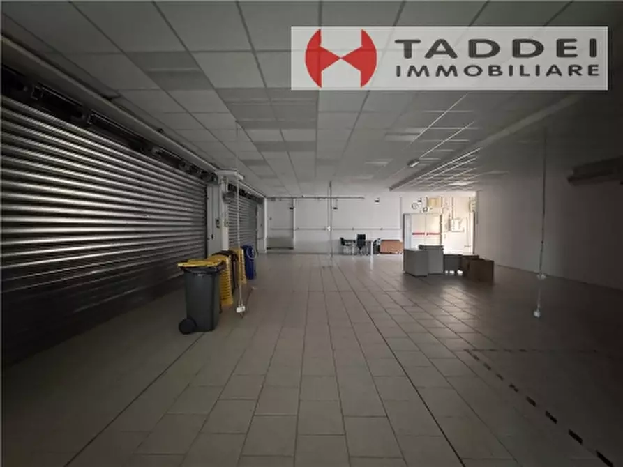 Immagine 17 di Magazzino in vendita  a Scandicci