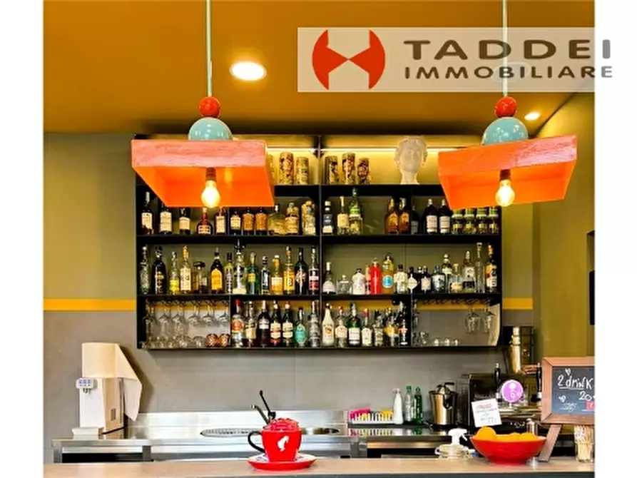 Immagine 2 di Negozio in vendita  a Scandicci