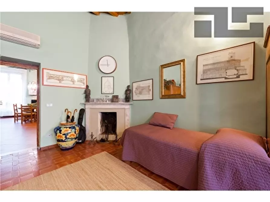 Immagine 10 di Appartamento in vendita  a Firenze