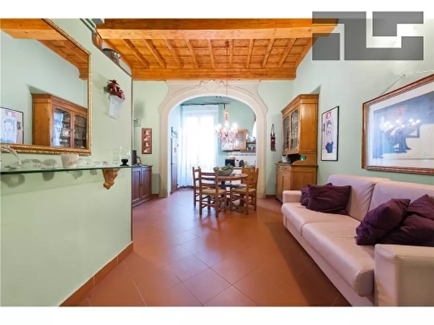 Immagine 11 di Appartamento in vendita  a Firenze