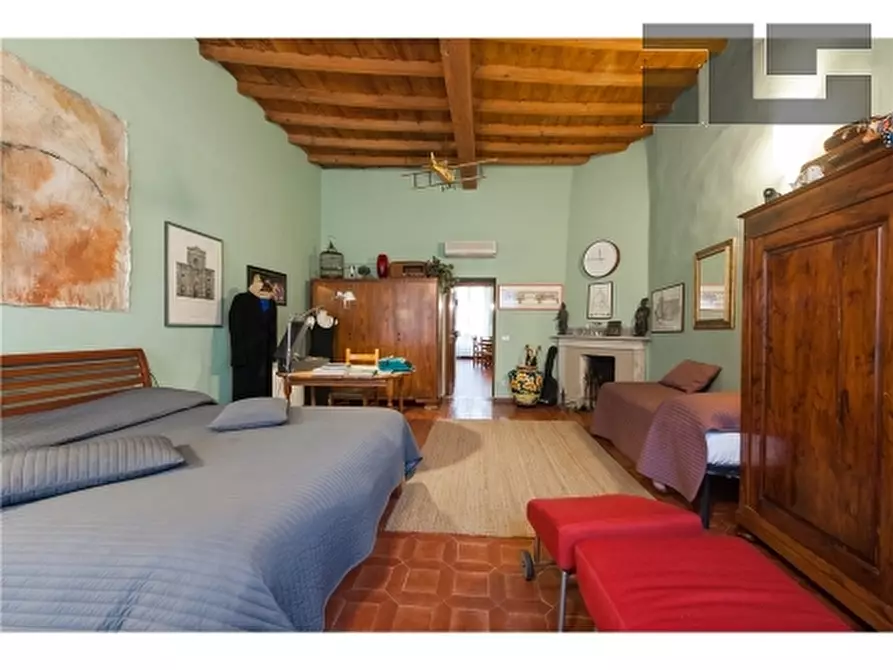 Immagine 17 di Appartamento in vendita  a Firenze