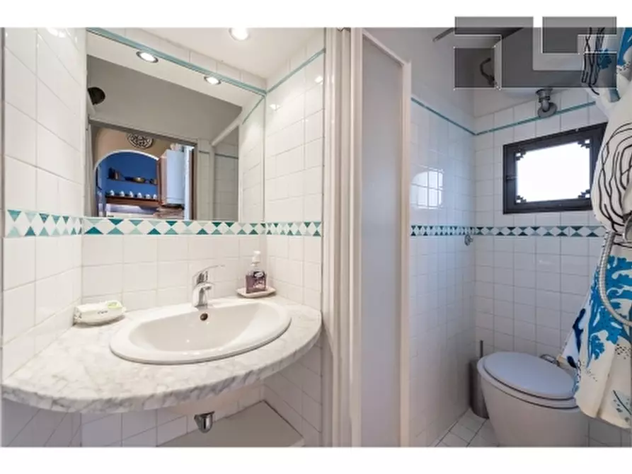 Immagine 22 di Appartamento in vendita  a Firenze