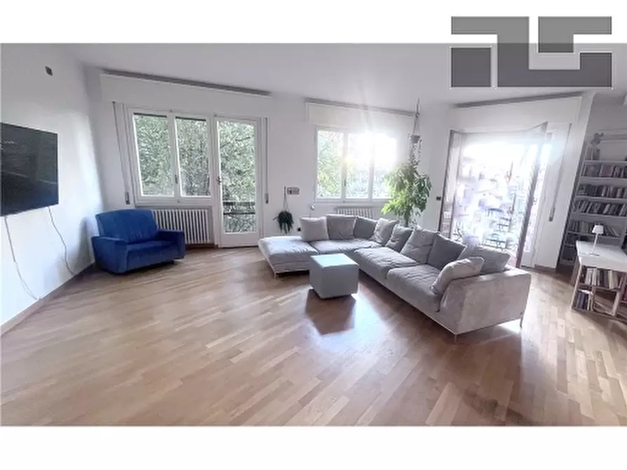 Immagine 2 di Appartamento in vendita  a Firenze