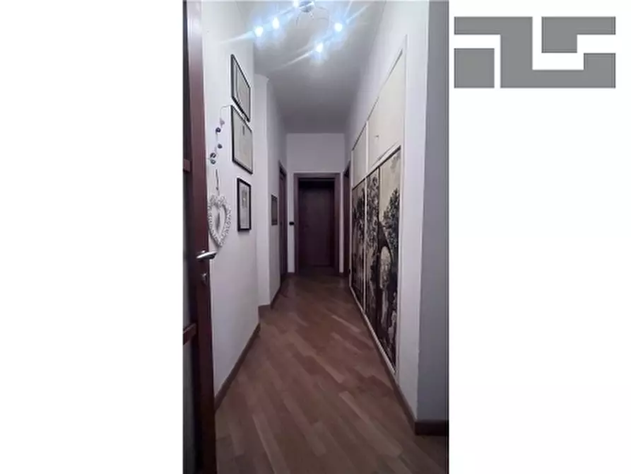 Immagine 11 di Appartamento in vendita  a Firenze