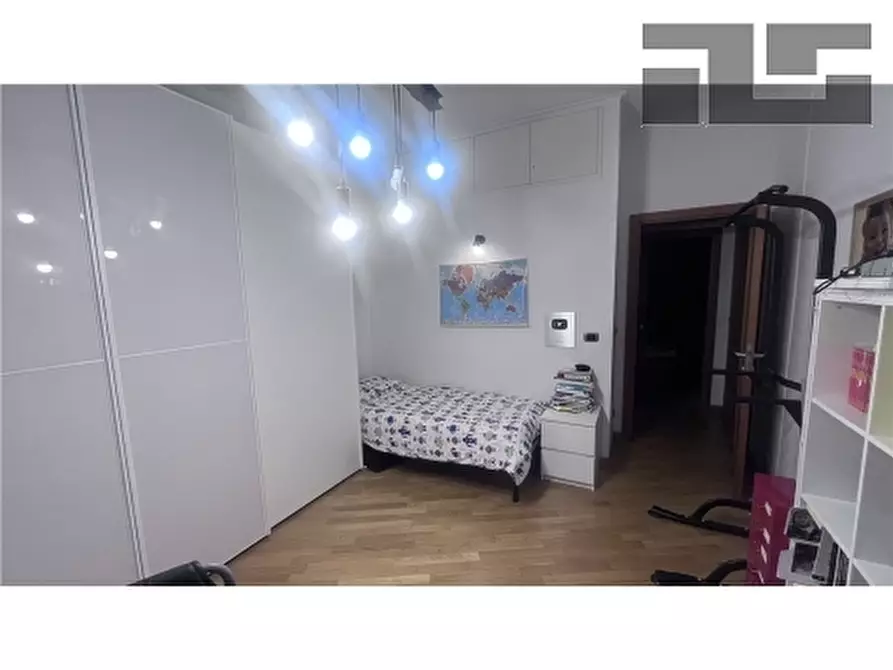 Immagine 16 di Appartamento in vendita  a Firenze