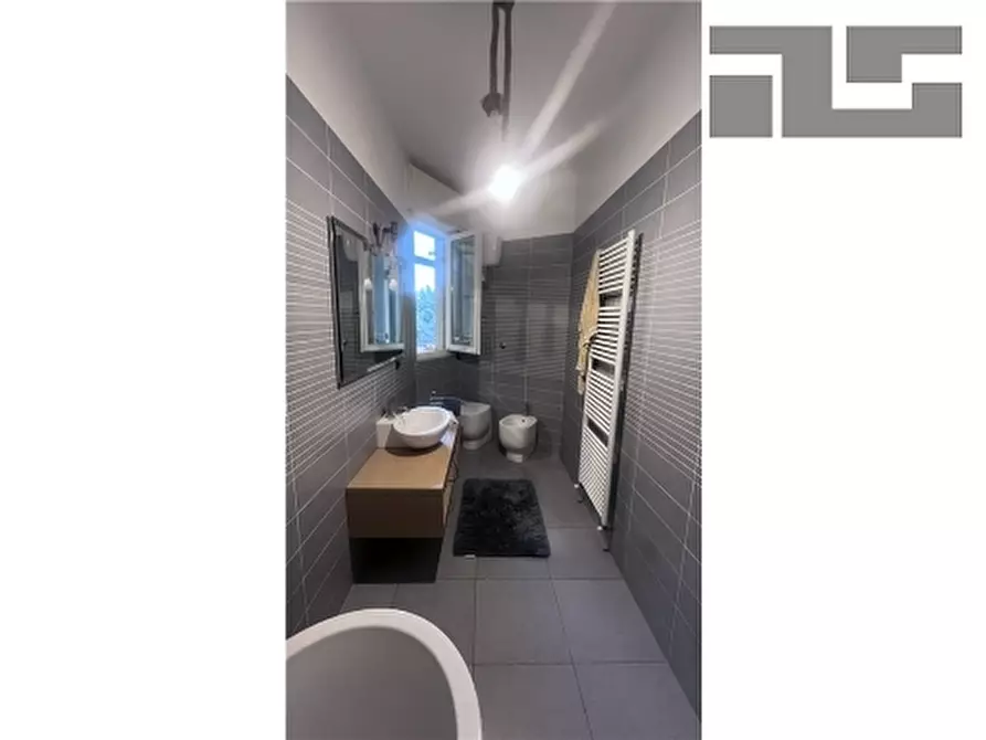 Immagine 17 di Appartamento in vendita  a Firenze