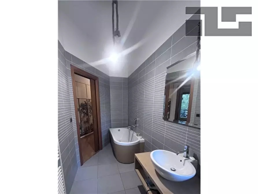 Immagine 18 di Appartamento in vendita  a Firenze