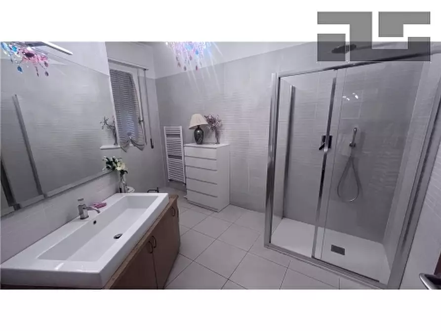 Immagine 19 di Appartamento in vendita  a Firenze