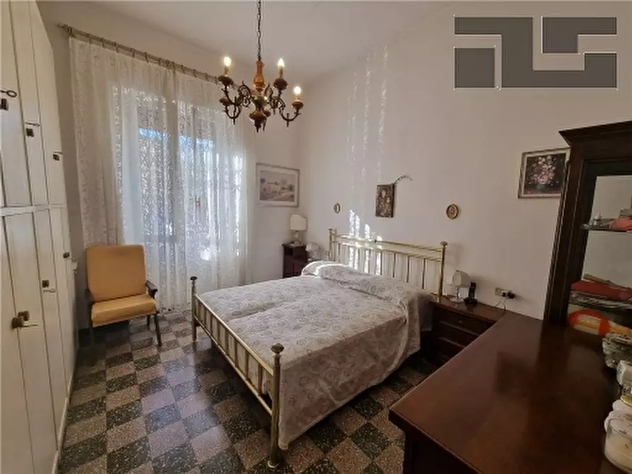 Immagine 10 di Appartamento in vendita  a Firenze