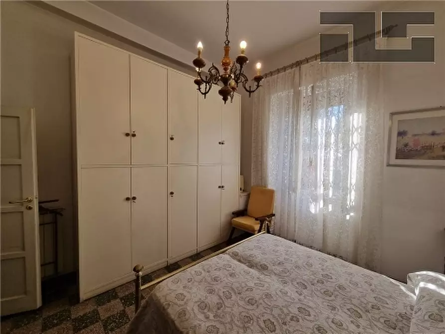 Immagine 11 di Appartamento in vendita  a Firenze