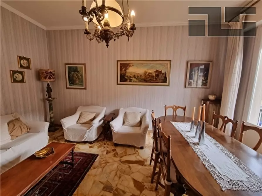 Immagine 8 di Appartamento in vendita  a Firenze