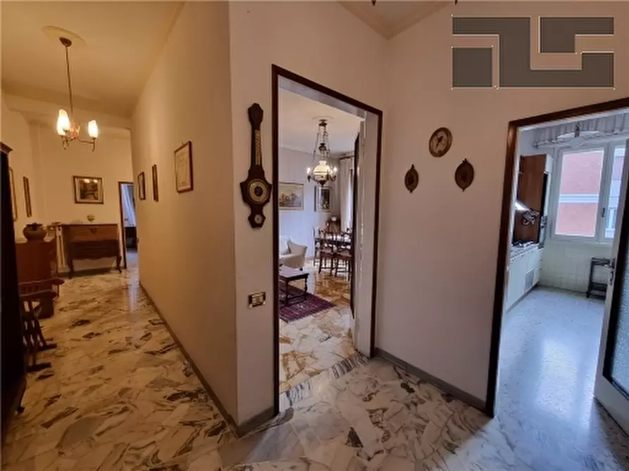 Immagine 9 di Appartamento in vendita  a Firenze