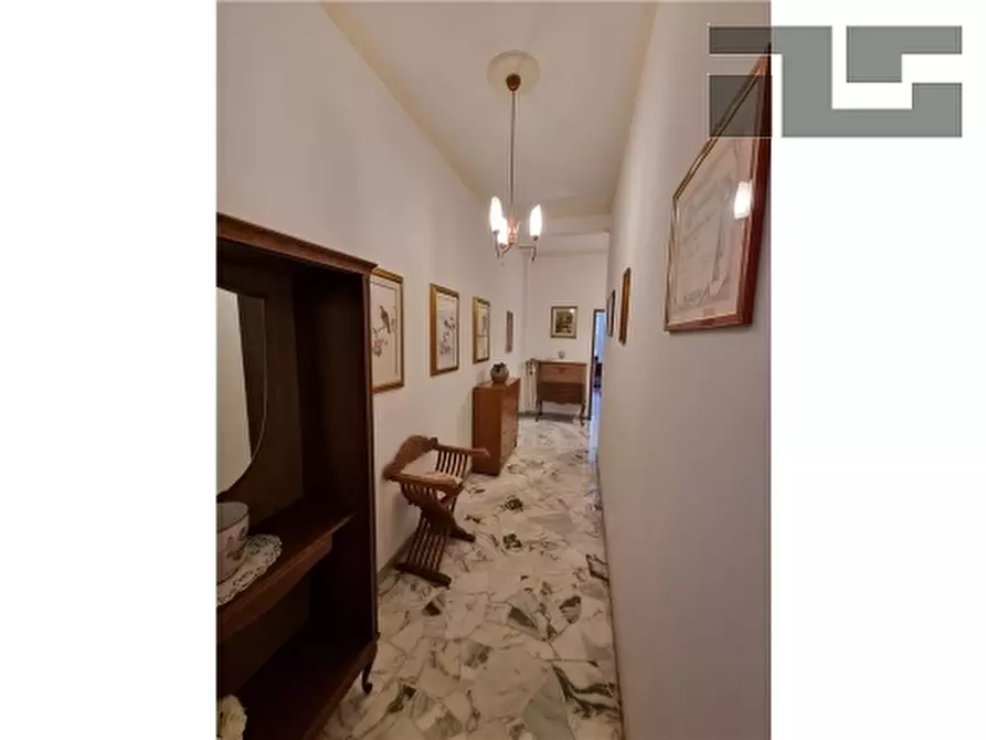 Immagine 11 di Appartamento in vendita  a Firenze