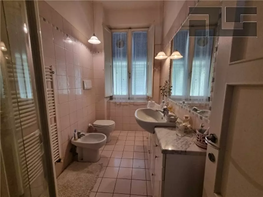 Immagine 17 di Appartamento in vendita  a Firenze