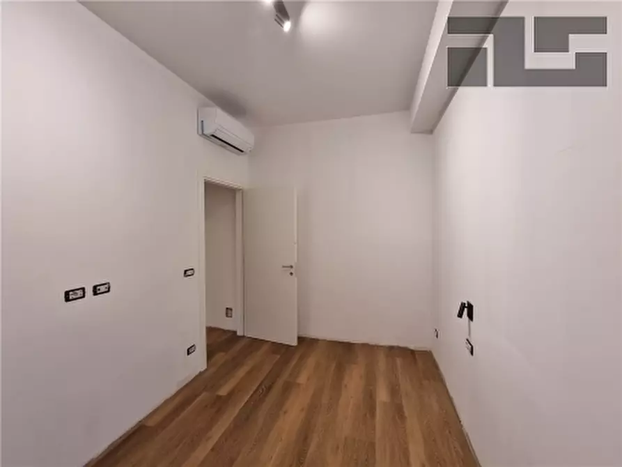 Immagine 11 di Appartamento in vendita  a Firenze