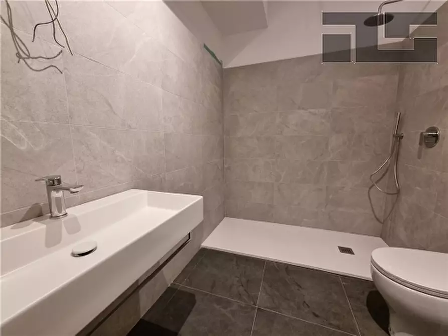 Immagine 17 di Appartamento in vendita  a Firenze