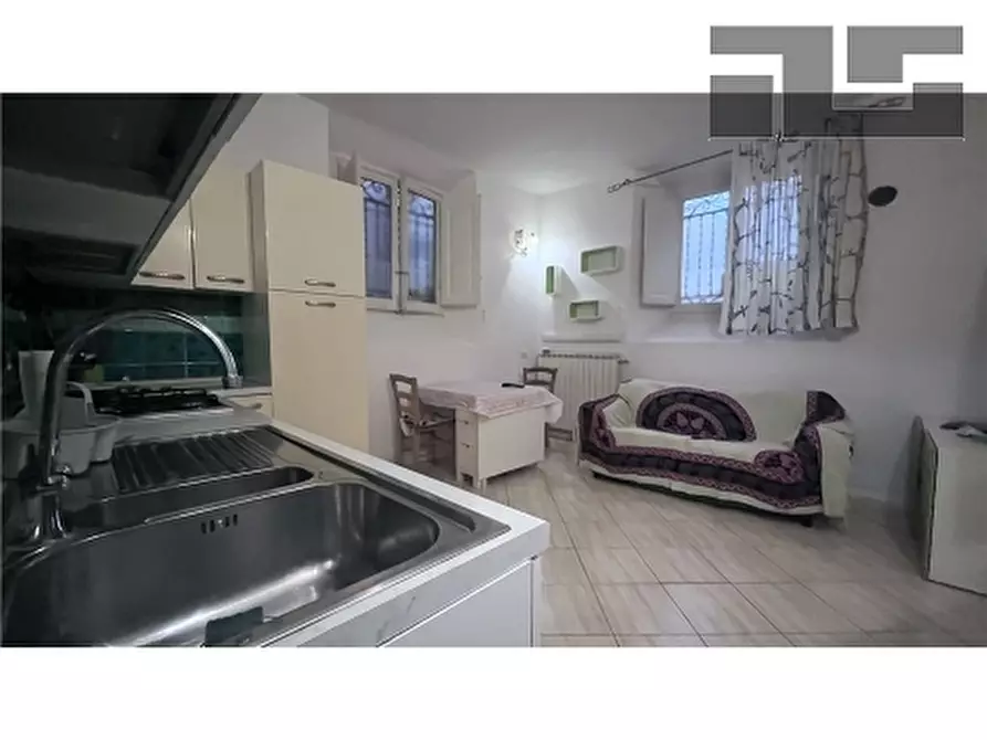 Immagine 2 di Appartamento in vendita  a Firenze