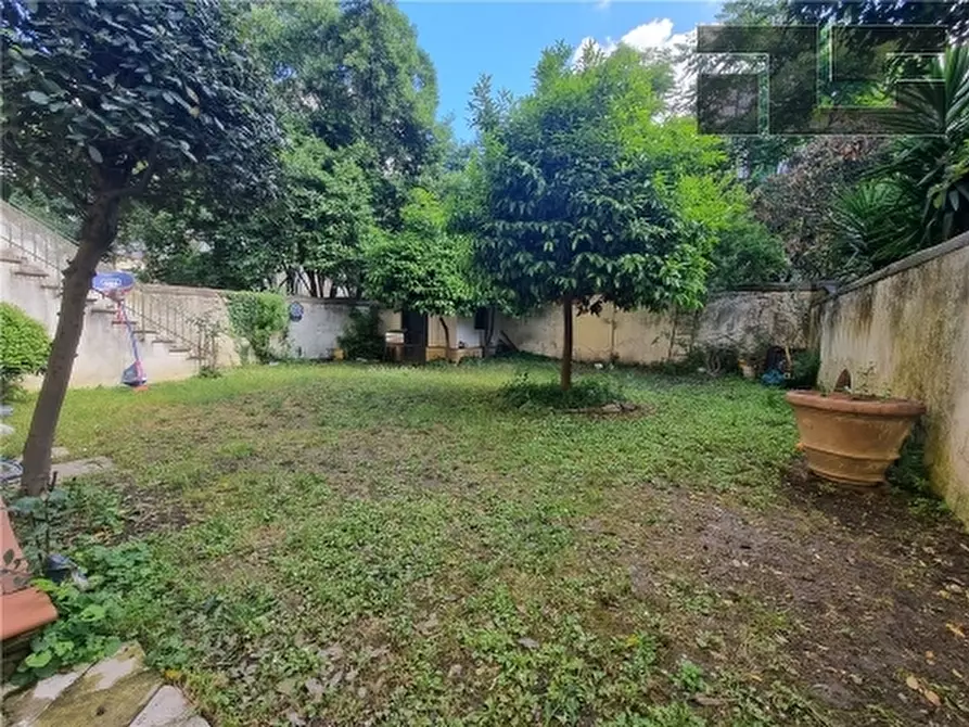 Immagine 19 di Appartamento in vendita  a Firenze