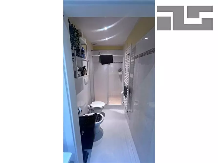 Immagine 9 di Appartamento in vendita  a Firenze