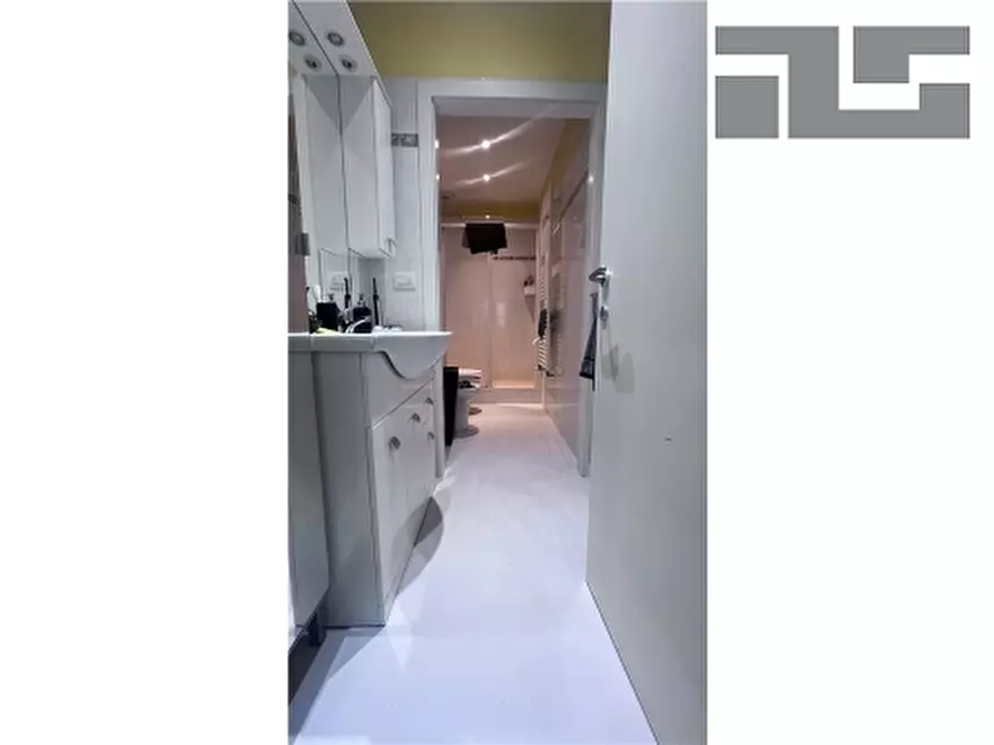 Immagine 10 di Appartamento in vendita  a Firenze