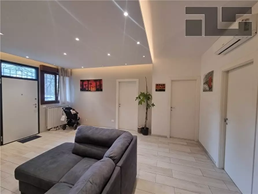 Immagine 7 di Appartamento in vendita  a Firenze