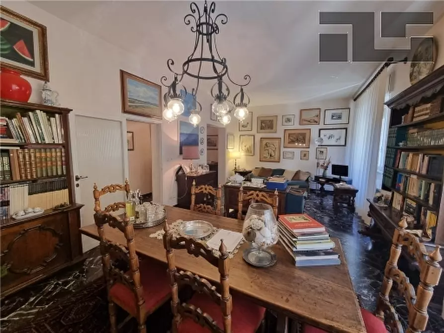 Immagine 9 di Appartamento in vendita  a Firenze