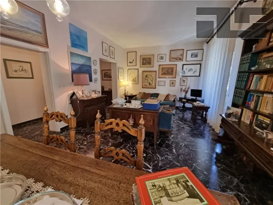 Immagine 10 di Appartamento in vendita  a Firenze