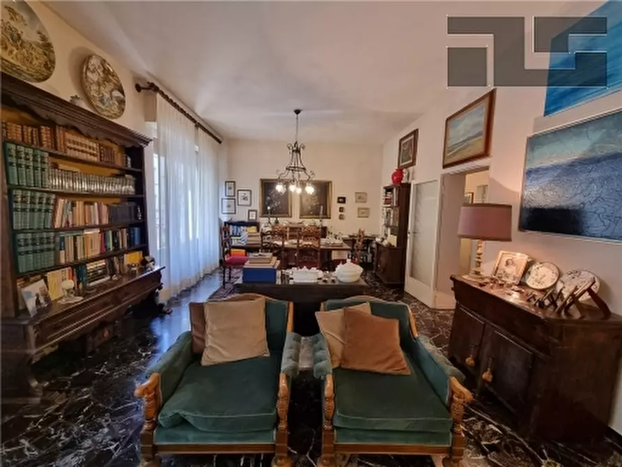 Immagine 13 di Appartamento in vendita  a Firenze