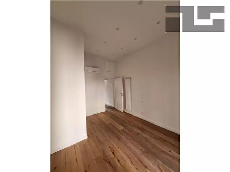 Immagine 8 di Appartamento in vendita  a Firenze