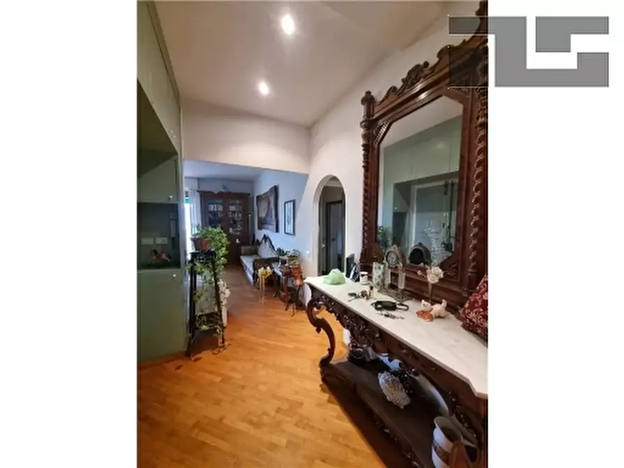 Immagine 1 di Appartamento in vendita  a Firenze