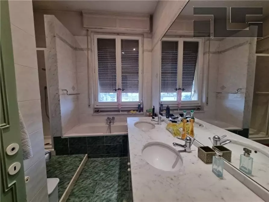 Immagine 9 di Appartamento in vendita  a Firenze