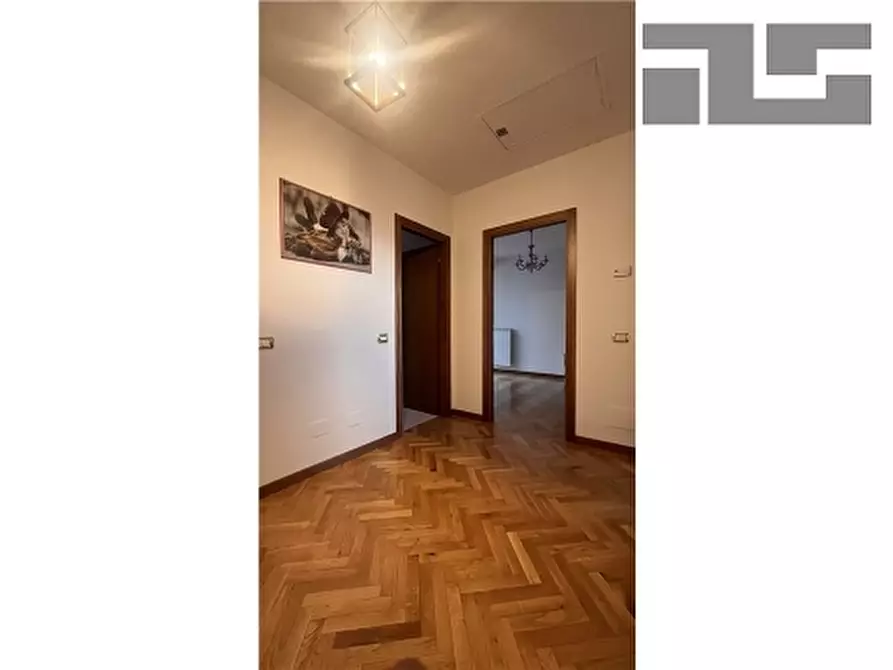 Immagine 8 di Villa in vendita  a Figline E Incisa Valdarno