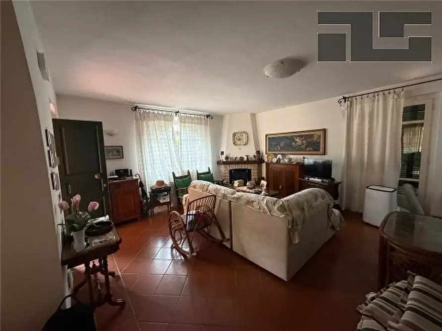 Immagine 3 di Villa in vendita  a Forte Dei Marmi