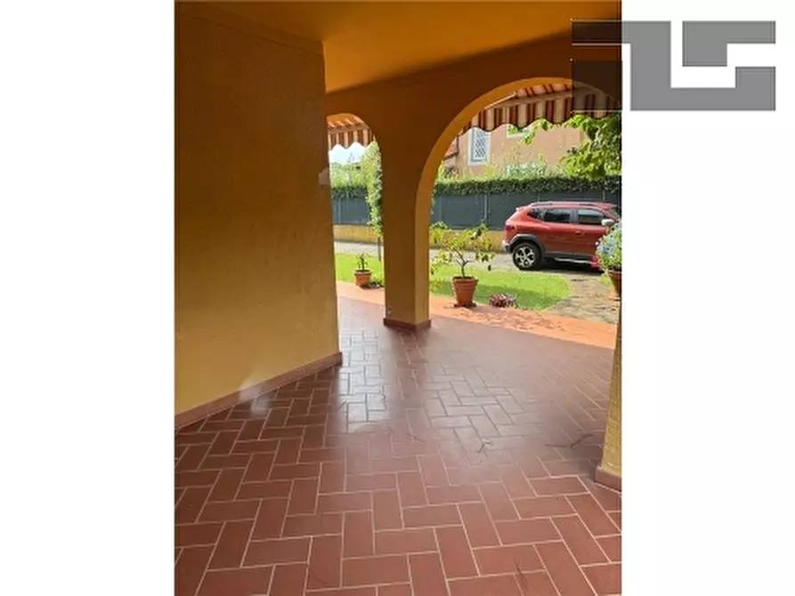 Immagine 8 di Villa in vendita  a Forte Dei Marmi