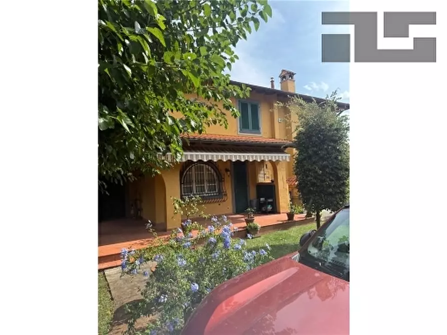 Immagine 9 di Villa in vendita  a Forte Dei Marmi