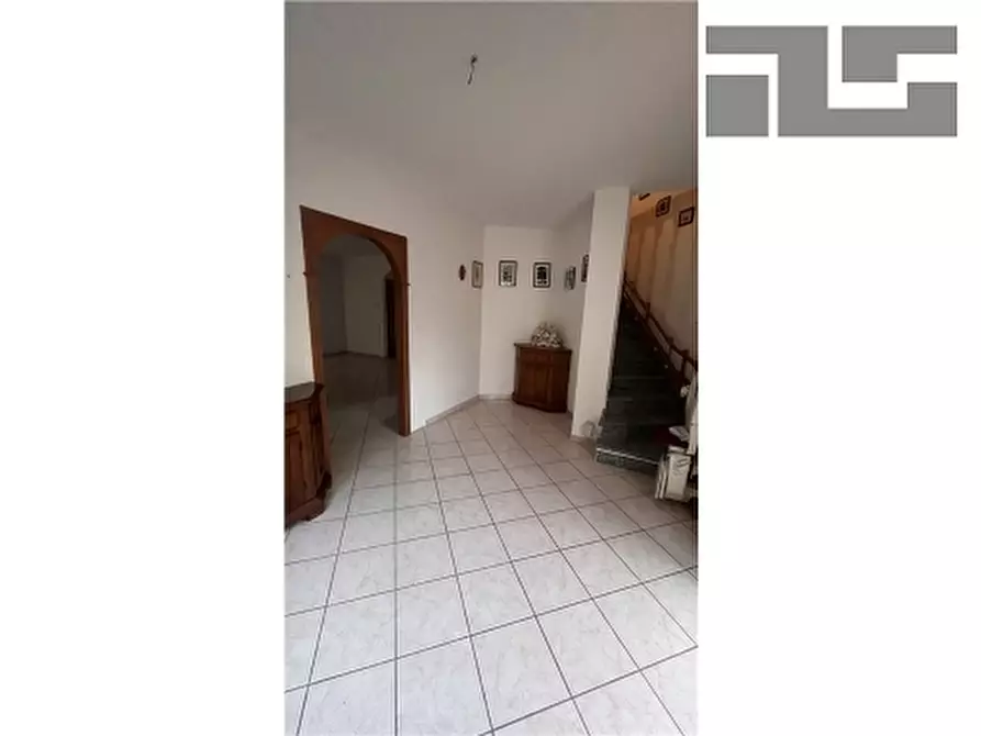 Immagine 5 di Villa in vendita  a Figline E Incisa Valdarno