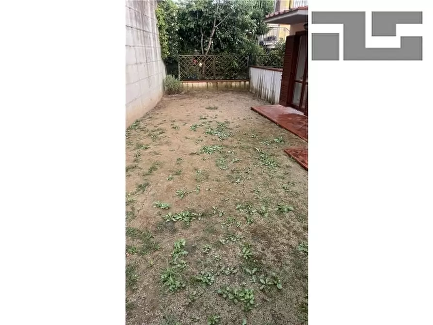 Immagine 10 di Villa in vendita  a Figline E Incisa Valdarno