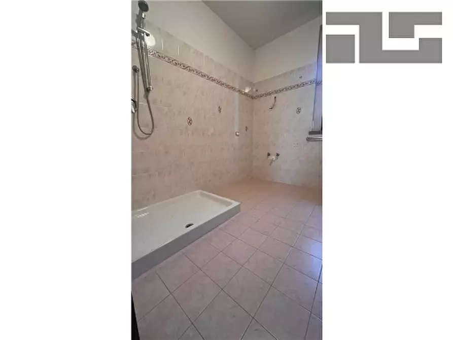 Immagine 16 di Villa in vendita  a Figline E Incisa Valdarno