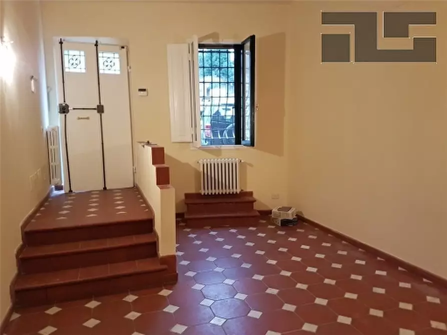 Immagine 1 di Villa in vendita  a Fiesole