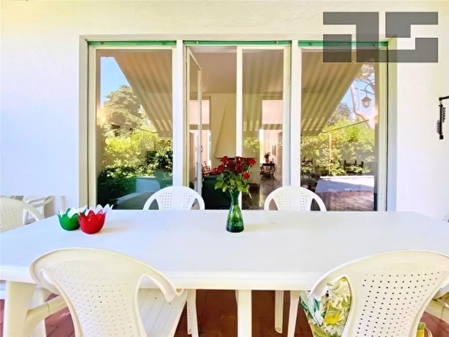 Immagine 2 di Villa in affitto  a Camaiore