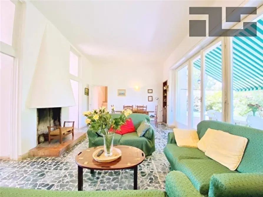 Immagine 3 di Villa in affitto  a Camaiore
