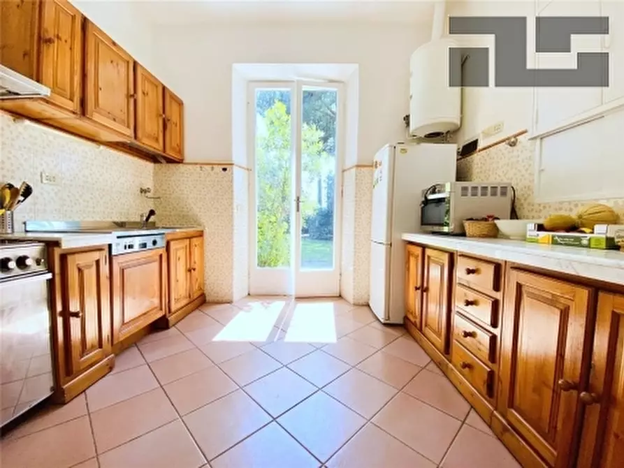 Immagine 4 di Villa in affitto  a Camaiore