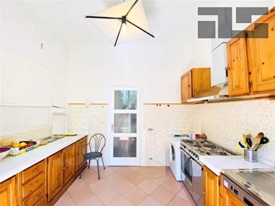 Immagine 5 di Villa in affitto  a Camaiore
