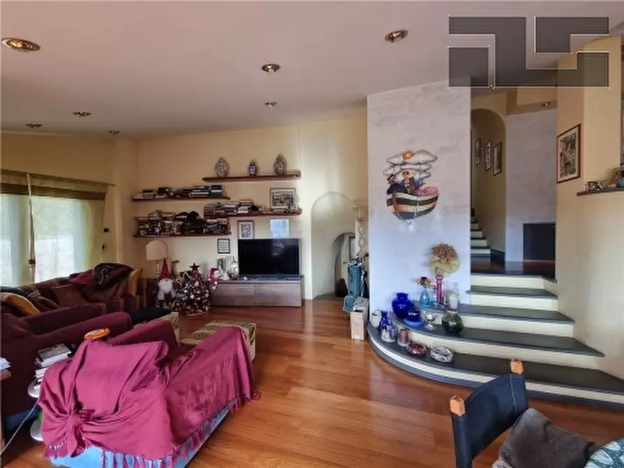 Immagine 5 di Villa in vendita  a Impruneta