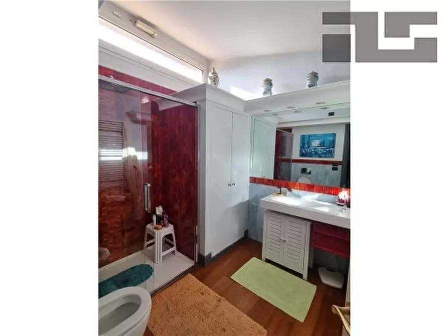 Immagine 13 di Villa in vendita  a Impruneta