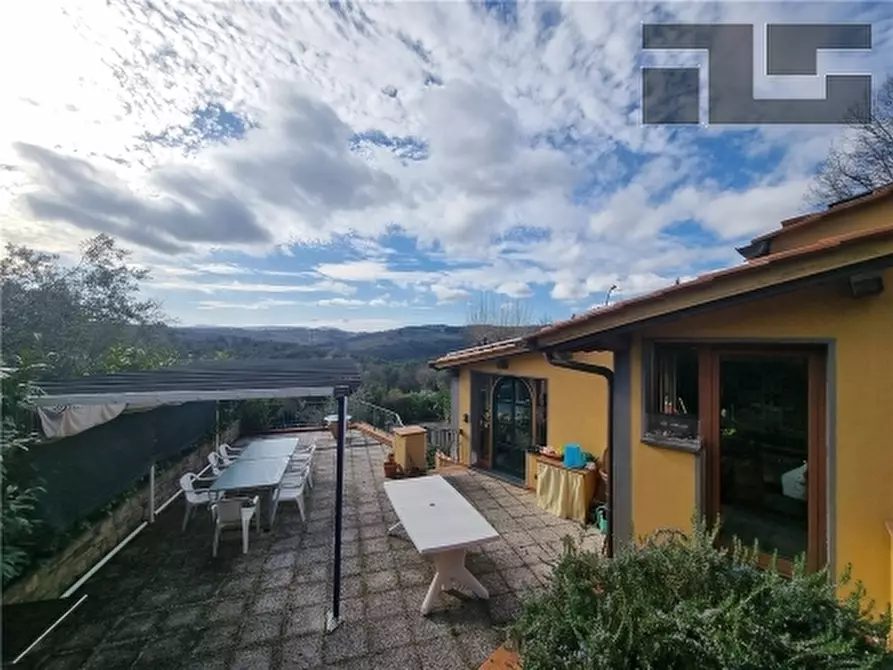 Immagine 22 di Villa in vendita  a Impruneta